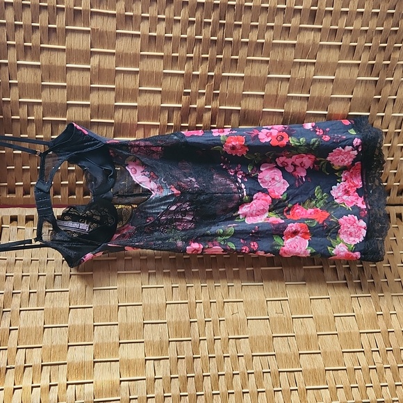 Victoria Secret Floral w/Lace, Slip, Nightgown & Underwire Adjustable Straps - Picture 4 of 10
